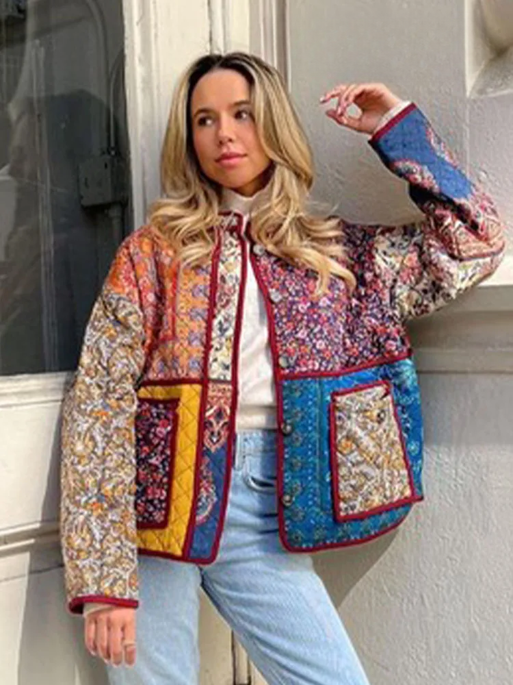 Krianna | Steppjacke mit Blumendruck und Patchwork-Taschen