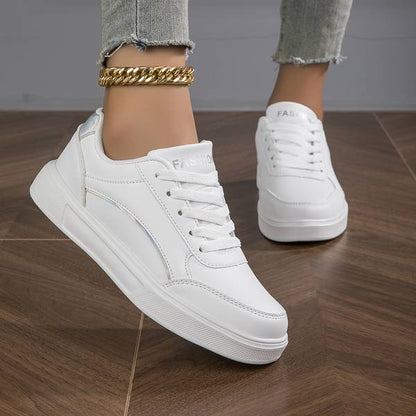 Sneakers mit goldenen und silbernen Details | Junazia