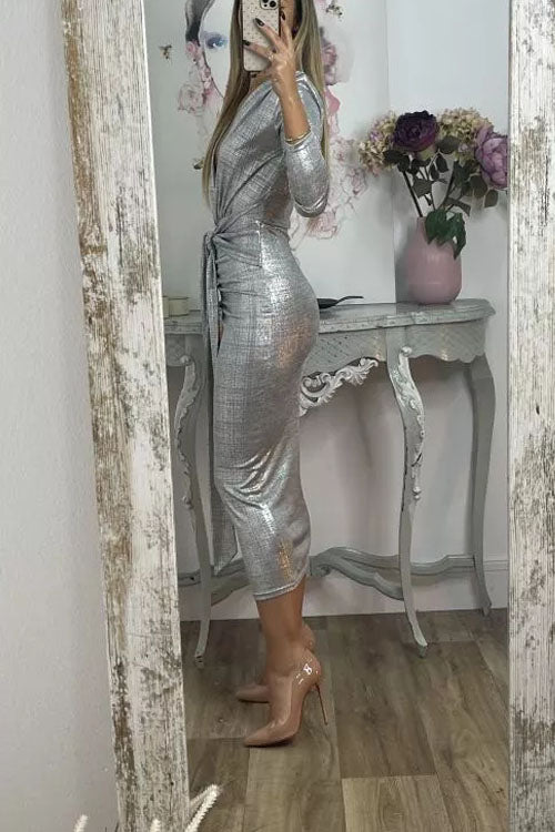 Metallic-Partykleid mit tiefem Ausschnitt und langen Ärmeln und Schlitz vorne | Mertha