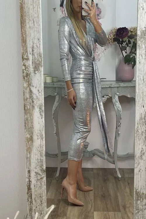 Metallic-Partykleid mit tiefem Ausschnitt und langen Ärmeln und Schlitz vorne | Mertha