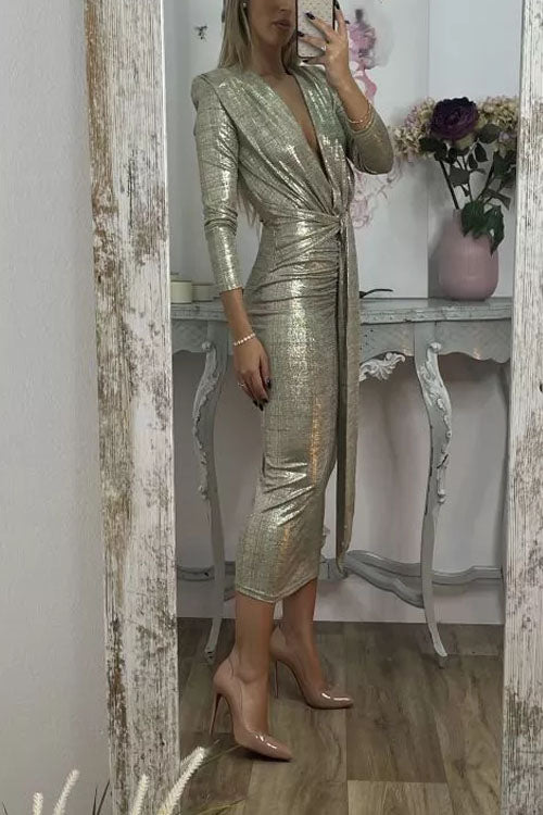 Metallic-Partykleid mit tiefem Ausschnitt und langen Ärmeln und Schlitz vorne | Mertha