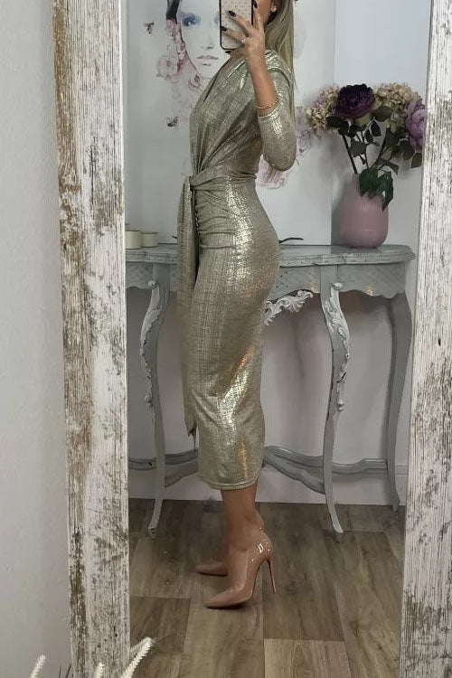 Metallic-Partykleid mit tiefem Ausschnitt und langen Ärmeln und Schlitz vorne | Mertha