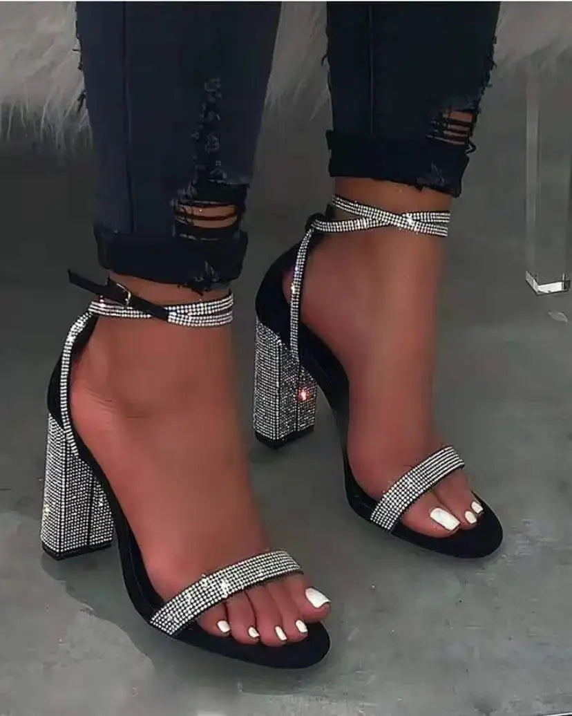 Party-Sandalen mit Glitzerriemen und hohem Absatz | Aileeza