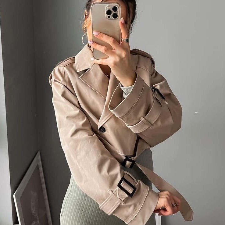 Kurzer trendiger Trenchcoat beige für Damen | Gyra