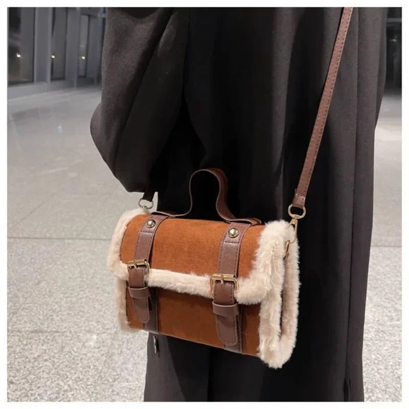 Khourtney | Samt Crossbody Tasche