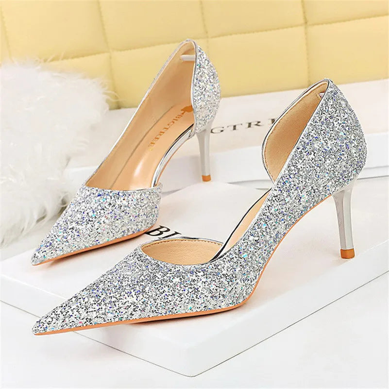 Glitzernder, spitzer Stiletto-Absatz | Silvester- und Weihnachtsbluse | Morias