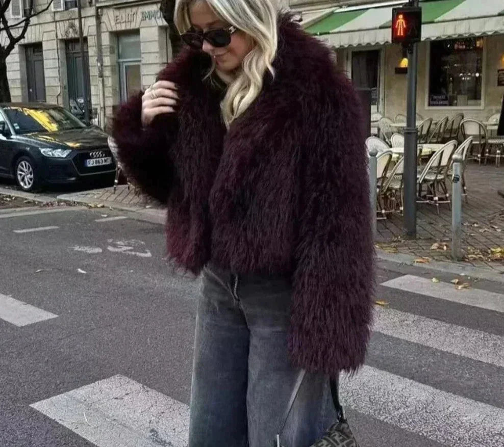 Warm and chic jacket with fluffy fur | Madelyn