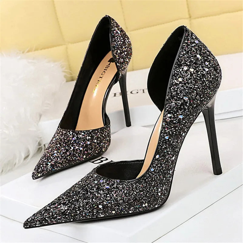 Glitzernder, spitzer Stiletto-Absatz | Silvester- und Weihnachtsbluse | Morias