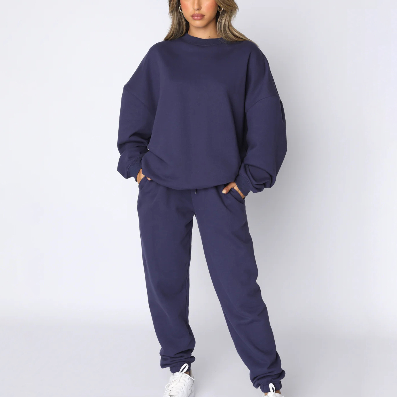 Zweiteiliges Set aus Kapuzenpullover und Jogginghose | Sarinna